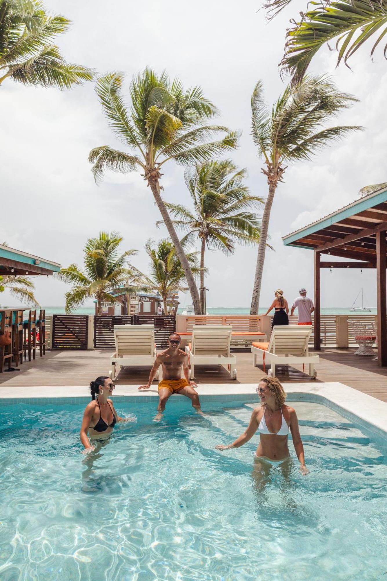 Ocean Tide Beach Resort San Pedro  Esterno foto